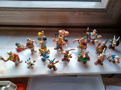 Lot van 18 figuren Asterix en co