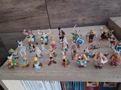 Lot van 30 figuren Asterix en co