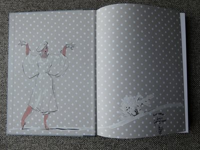 Meisje in Dior - HC linnen rug - 1e druk 2018 met opdrachttekening door Severin