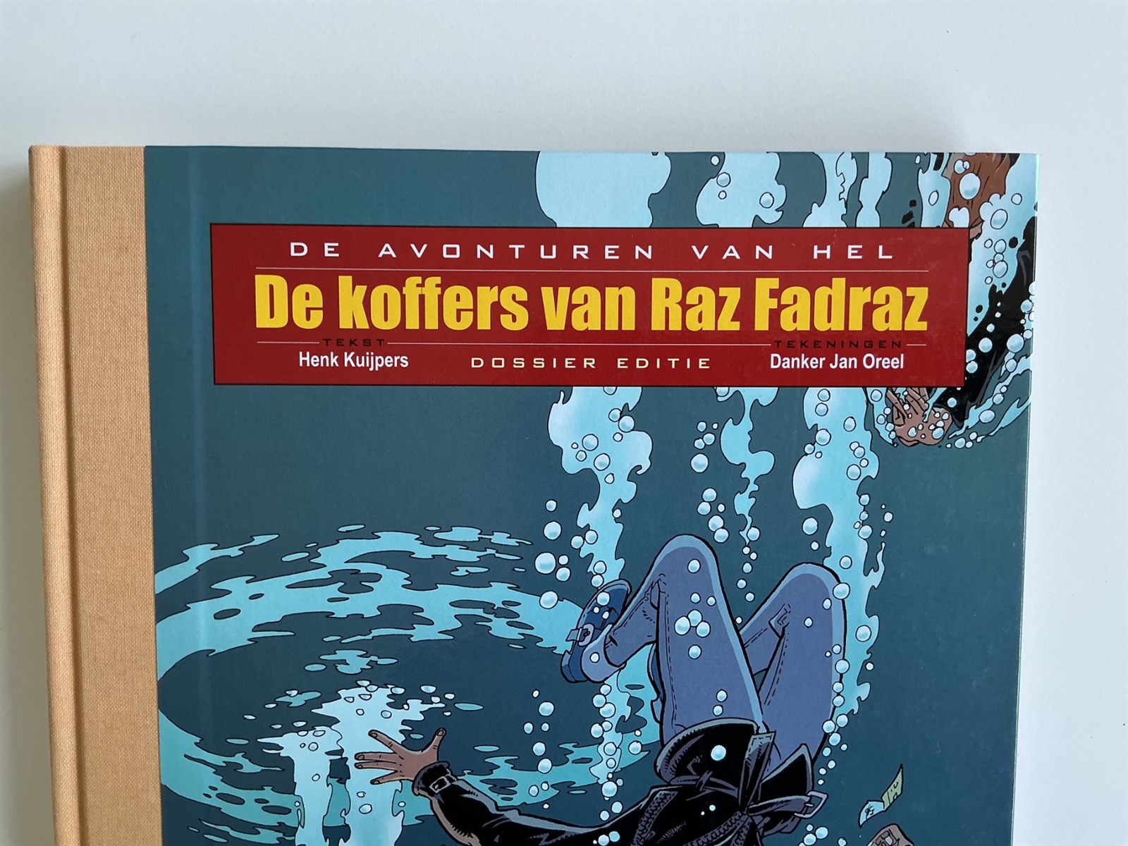 De avonturen van Hel- 1- De koffers van Raz Fadraz- Luxe dossier editie- 1ste druk 2012.