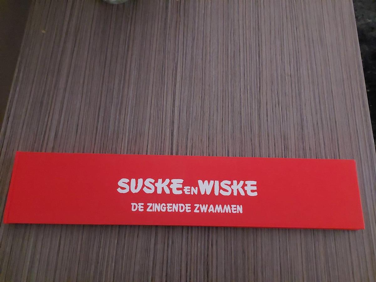 Suske en Wiske - deel 1 - De zingende zwammen - Illegale uitgave - Proefexemplaar - hc - 1e druk 2000