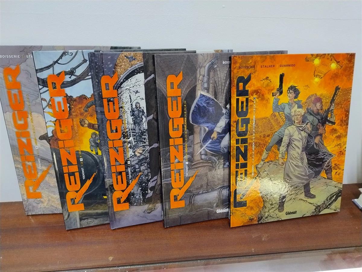 Reiziger - Toekomst - Delen 1 t/m 4 + Omega Hardcover - 1e druk 2007 - 2011